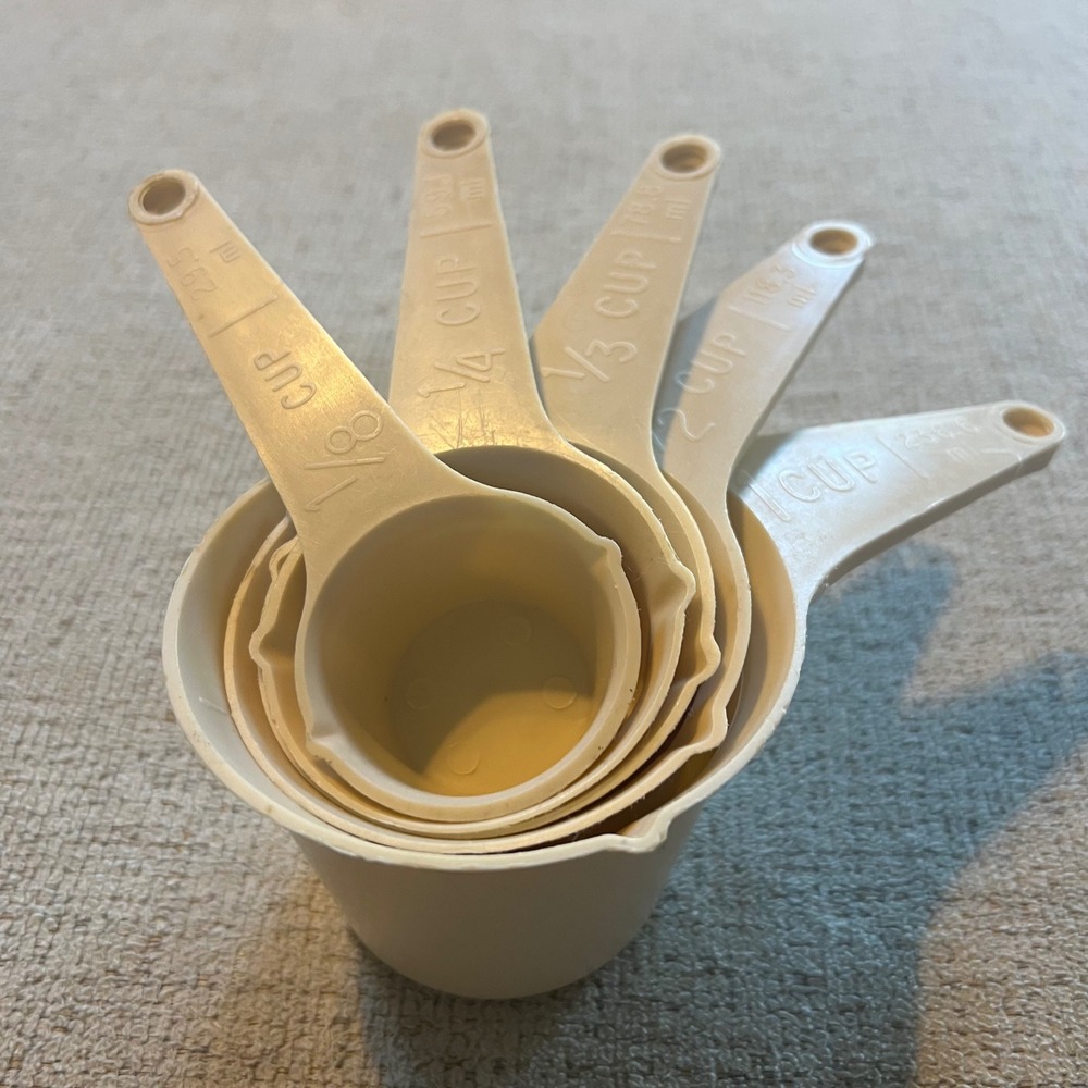 Vintage Foley Cream Plastic Nesting Measuring Cups Set of 5 Made in USA Retro